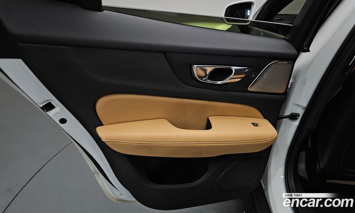Volvo V60 Cross Country 2nd Gen фото 25