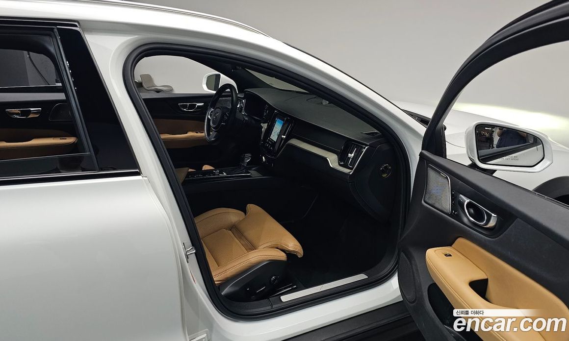 Volvo V60 Cross Country 2nd Gen фото 26