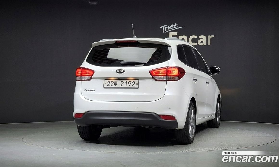 Kia Carens 3rd Gen фото 4