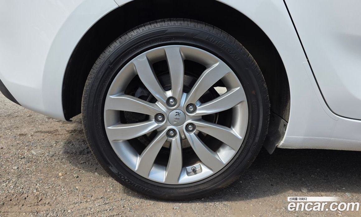 Kia Carens 3rd Gen фото 5