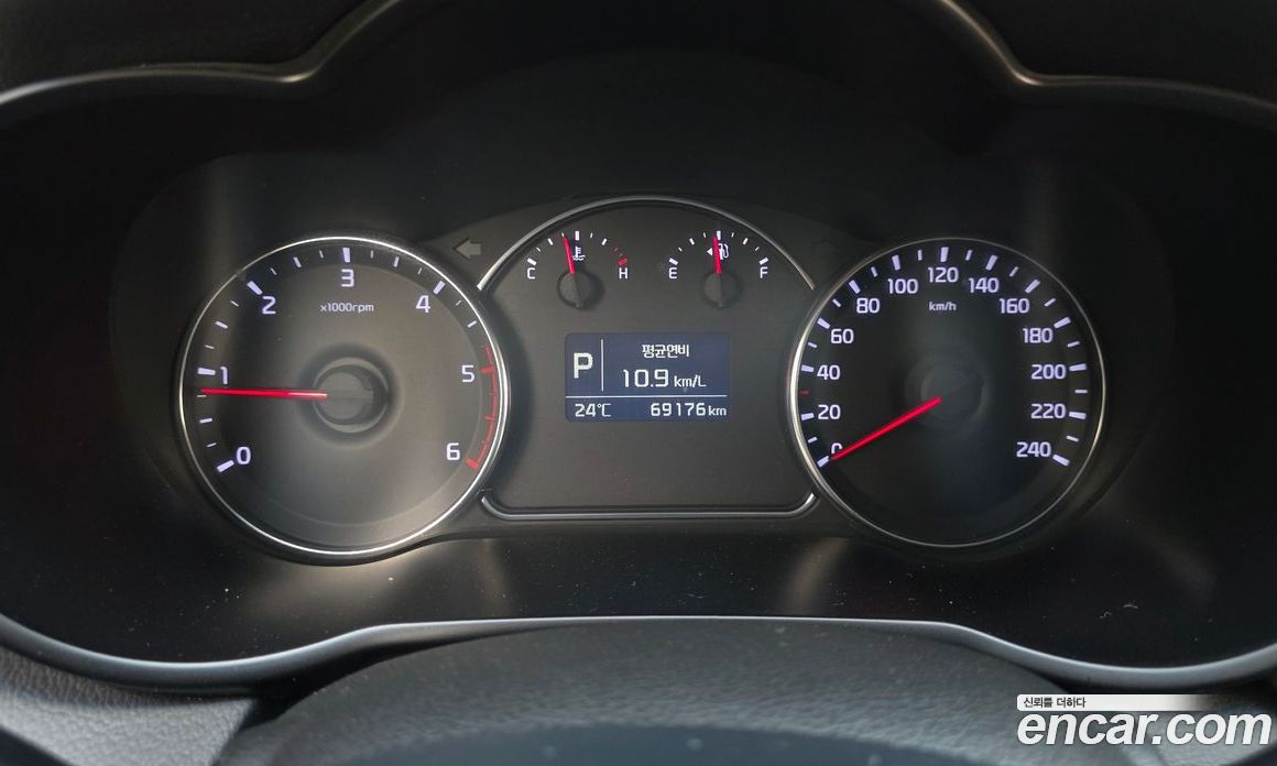 Kia Carens 3rd Gen фото 8