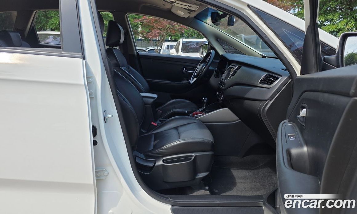 Kia Carens 3rd Gen фото 11