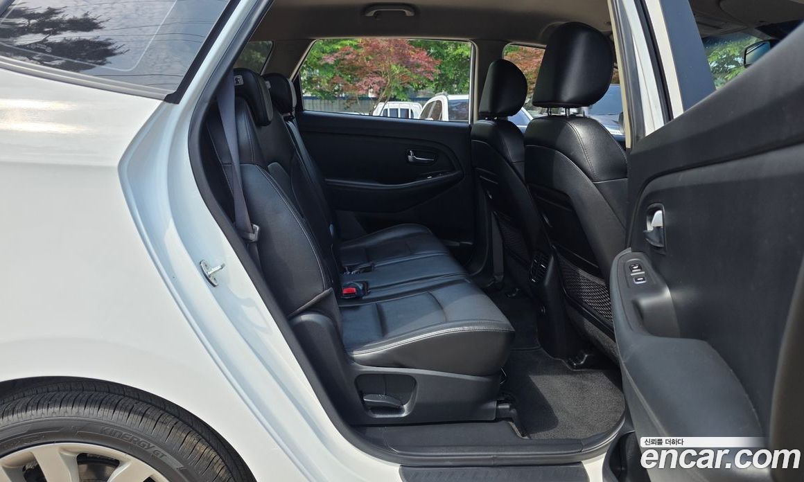 Kia Carens 3rd Gen фото 12