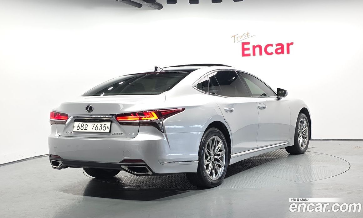 Lexus LS500 5th Gen фото 2
