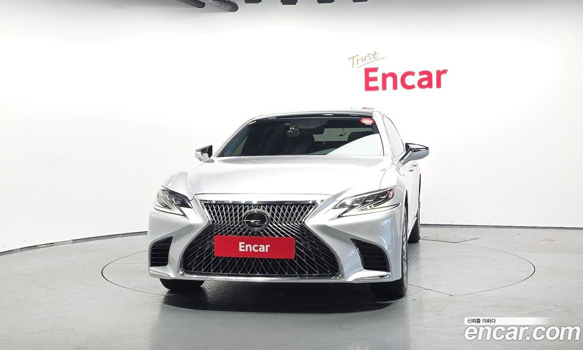 Lexus LS500 5th Gen фото 3