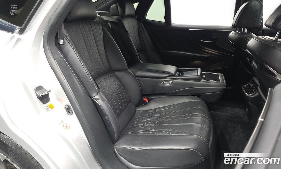 Lexus LS500 5th Gen фото 12