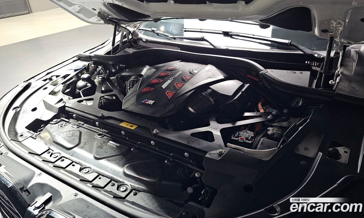 BMW XM (G09) фото 6