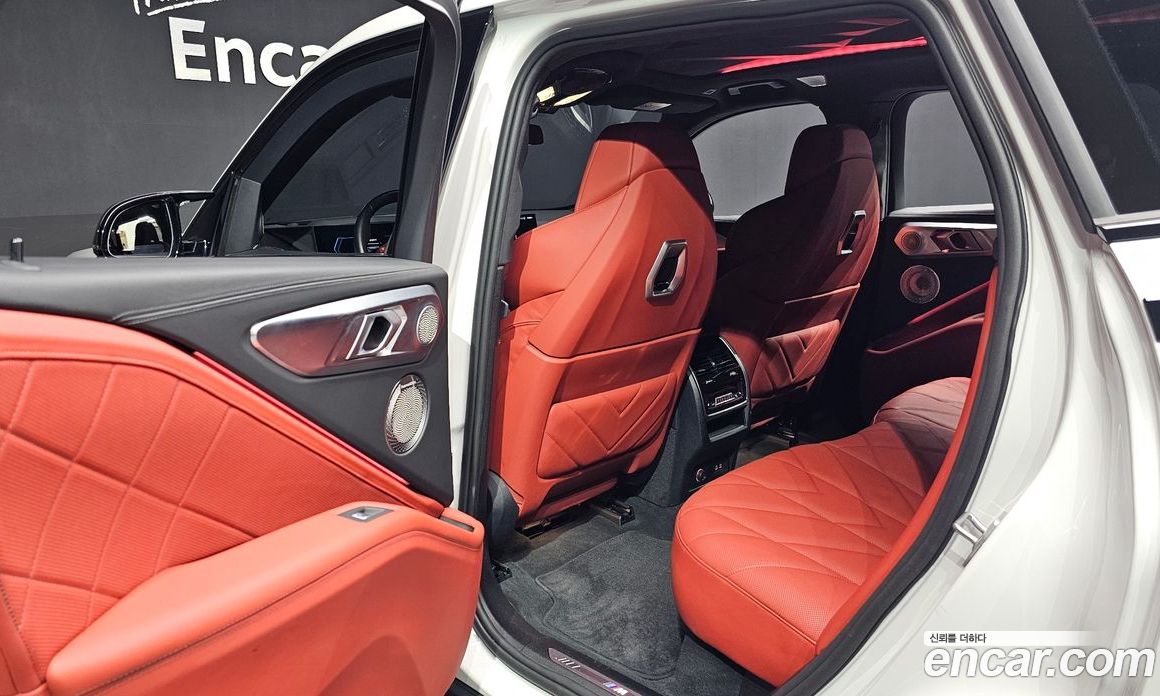 BMW XM (G09) фото 11