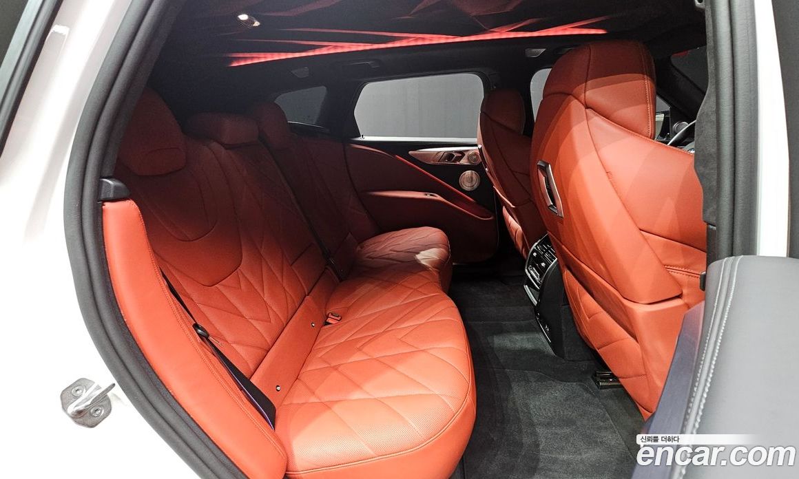 BMW XM (G09) фото 17