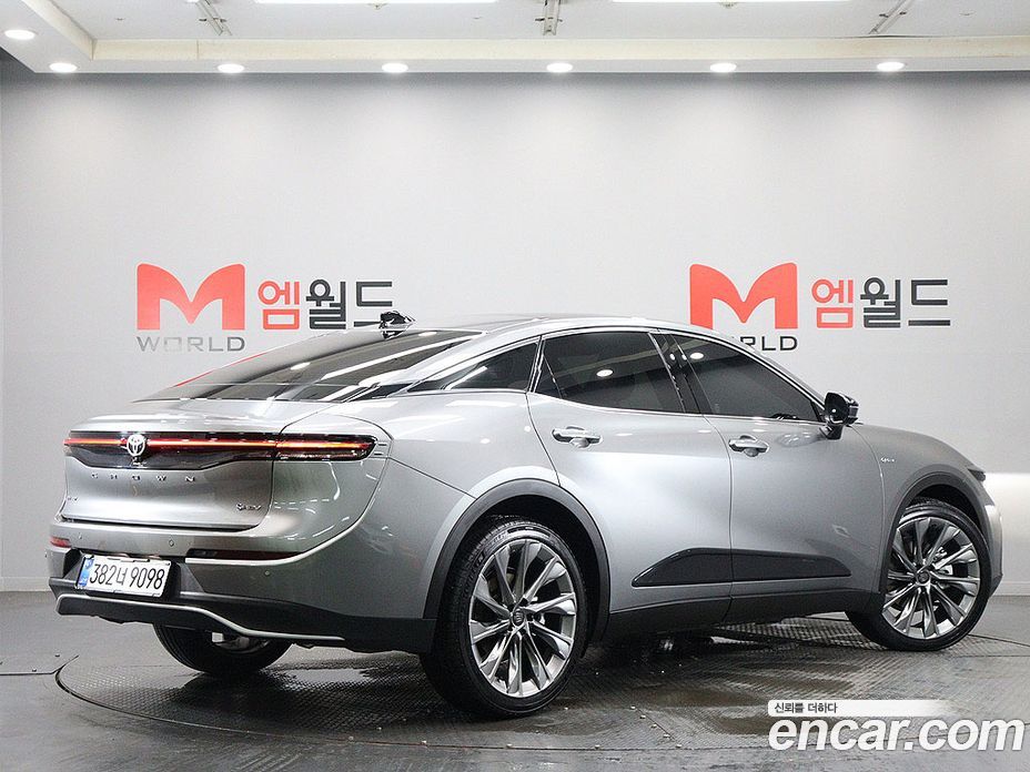 Toyota Crown Crossover фото 2