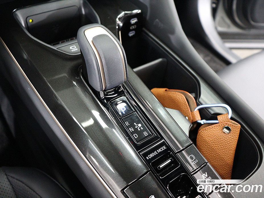 Toyota Crown Crossover фото 9