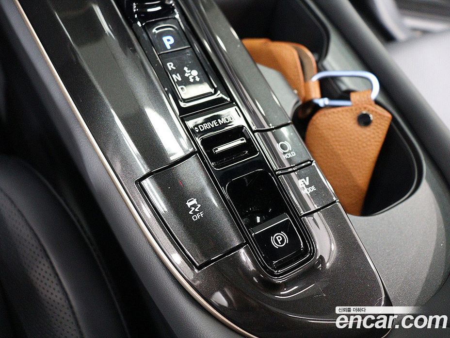 Toyota Crown Crossover фото 16