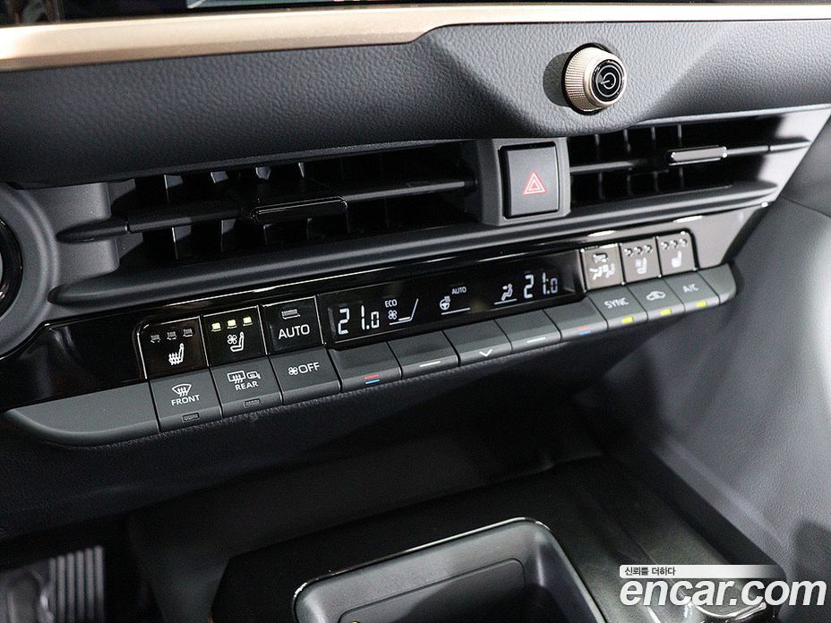Toyota Crown Crossover фото 17