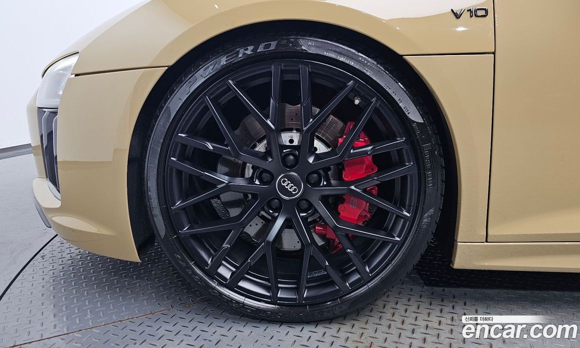 Audi R8 (4S) фото 4
