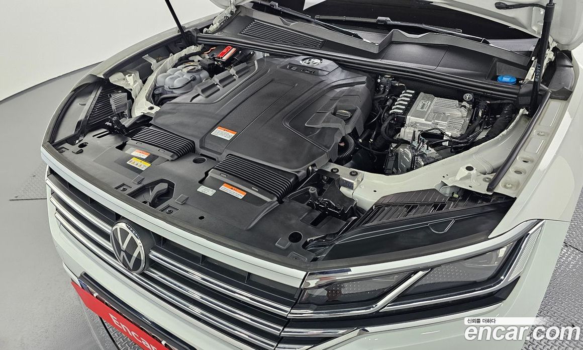 Volkswagen Touareg 3rd Gen фото 5
