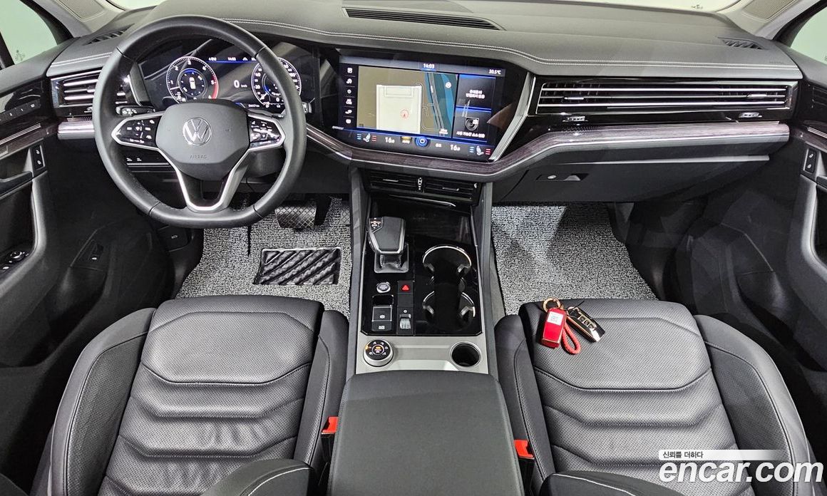 Volkswagen Touareg 3rd Gen фото 6