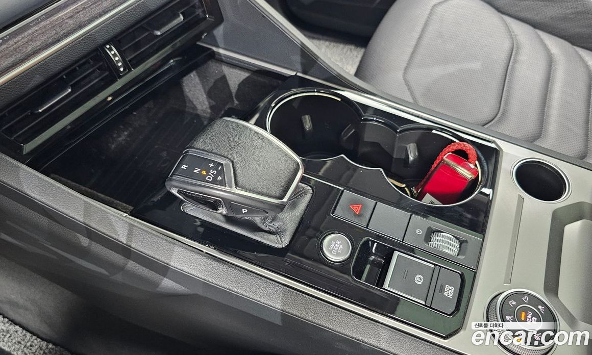 Volkswagen Touareg 3rd Gen фото 8