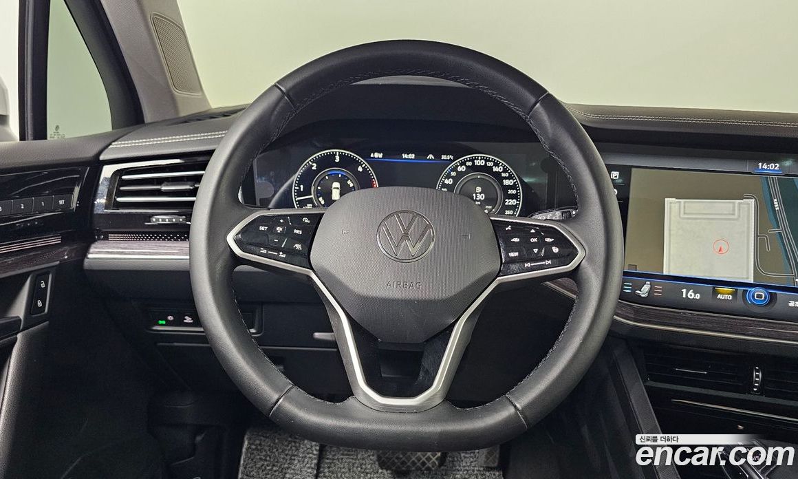 Volkswagen Touareg 3rd Gen фото 12