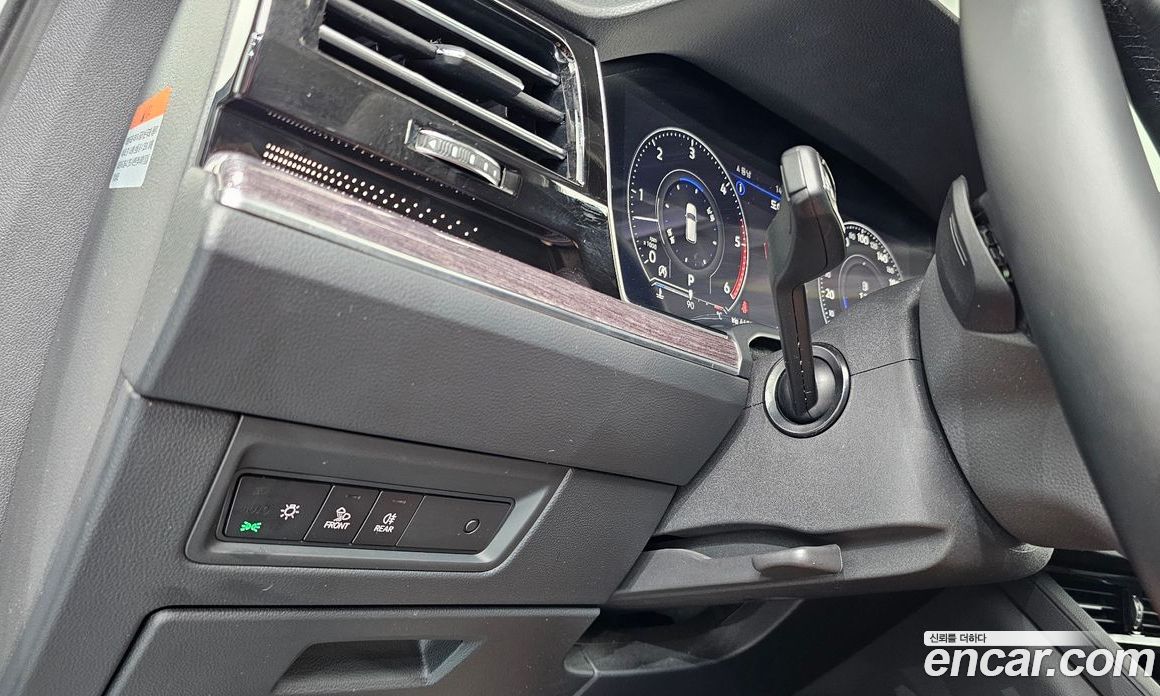 Volkswagen Touareg 3rd Gen фото 27