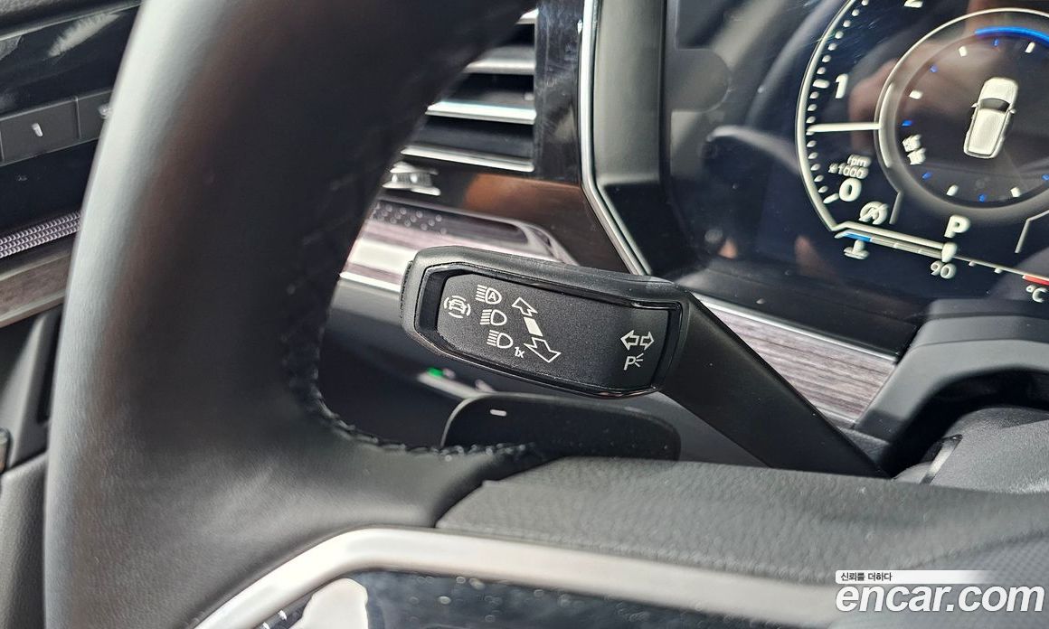 Volkswagen Touareg 3rd Gen фото 28
