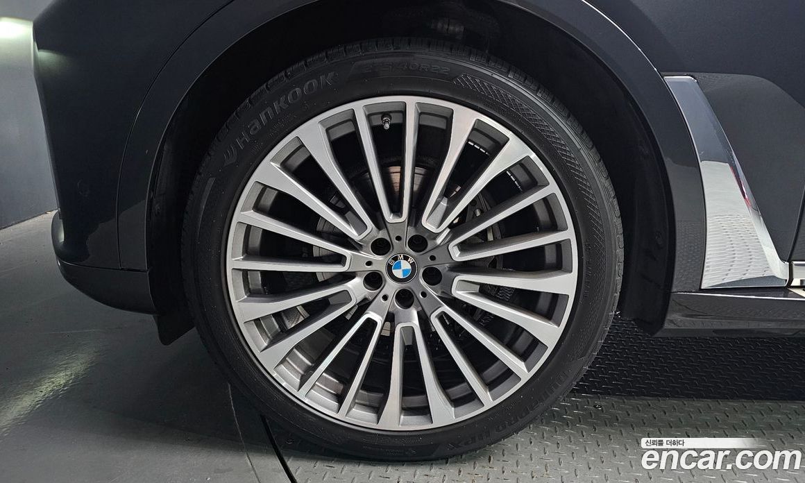 BMW X7 (G07) фото 4