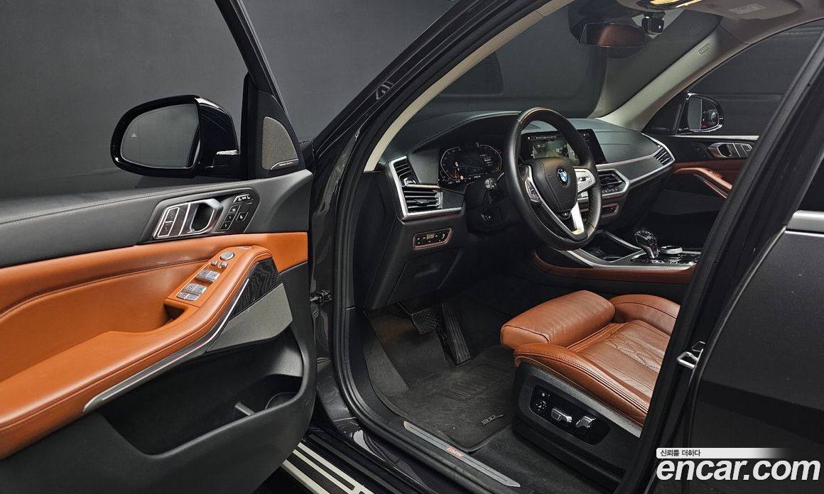 BMW X7 (G07) фото 9