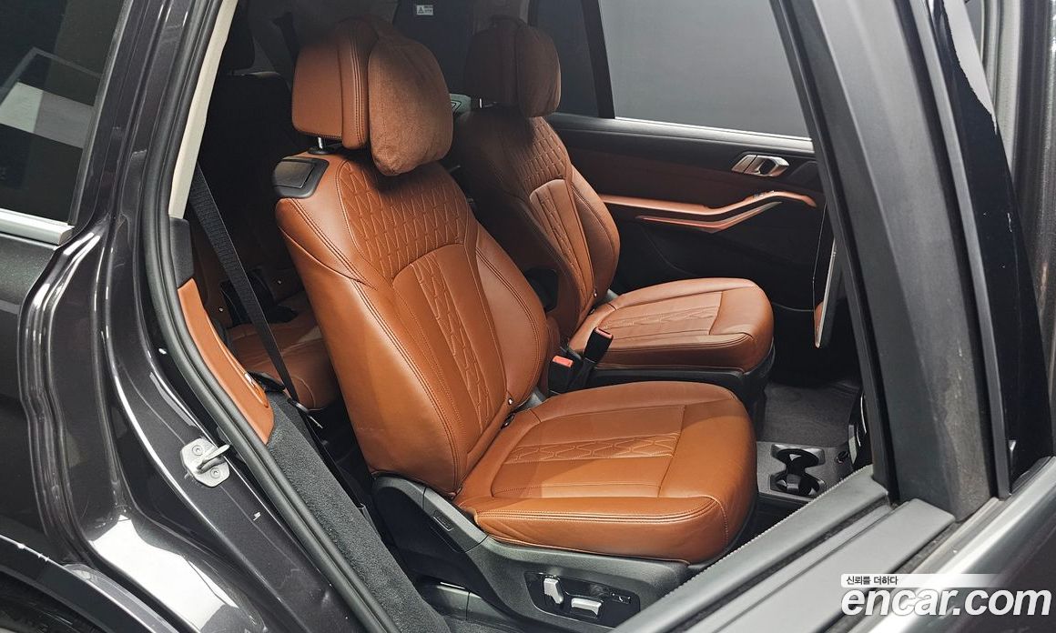 BMW X7 (G07) фото 10