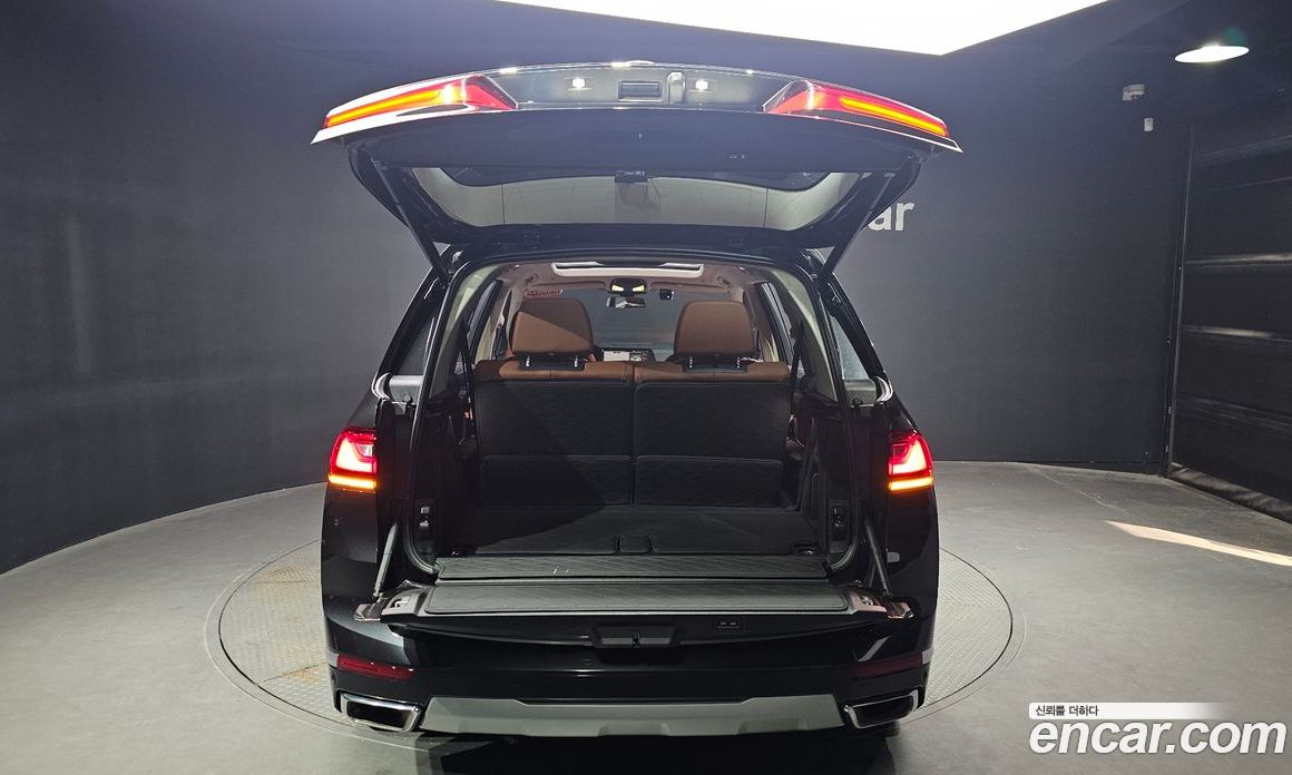BMW X7 (G07) фото 19