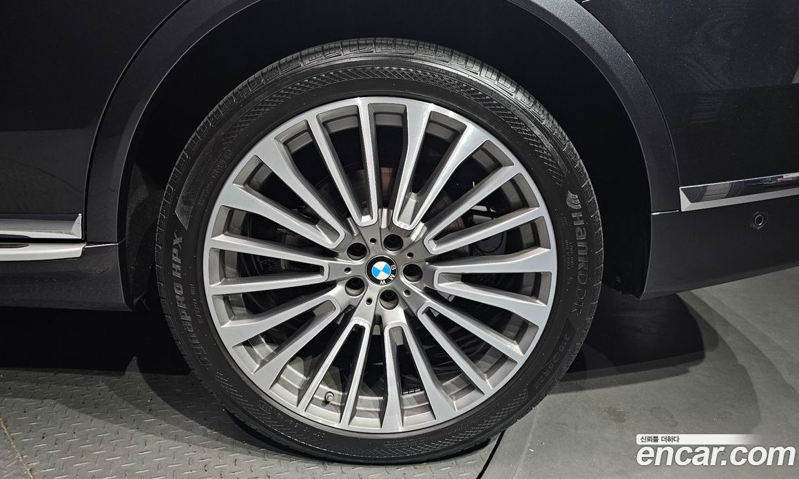BMW X7 (G07) фото 21