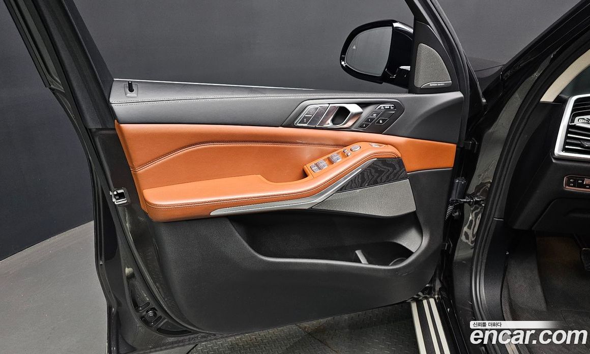 BMW X7 (G07) фото 24