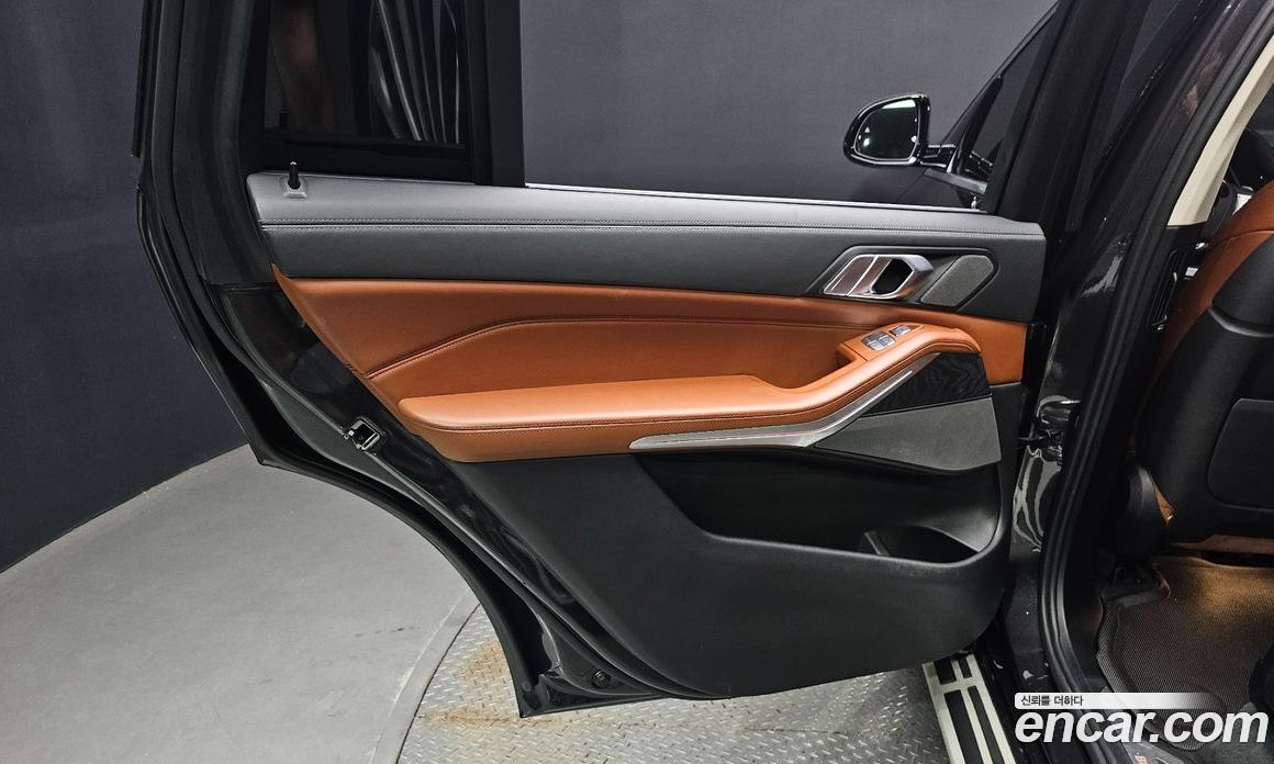 BMW X7 (G07) фото 25