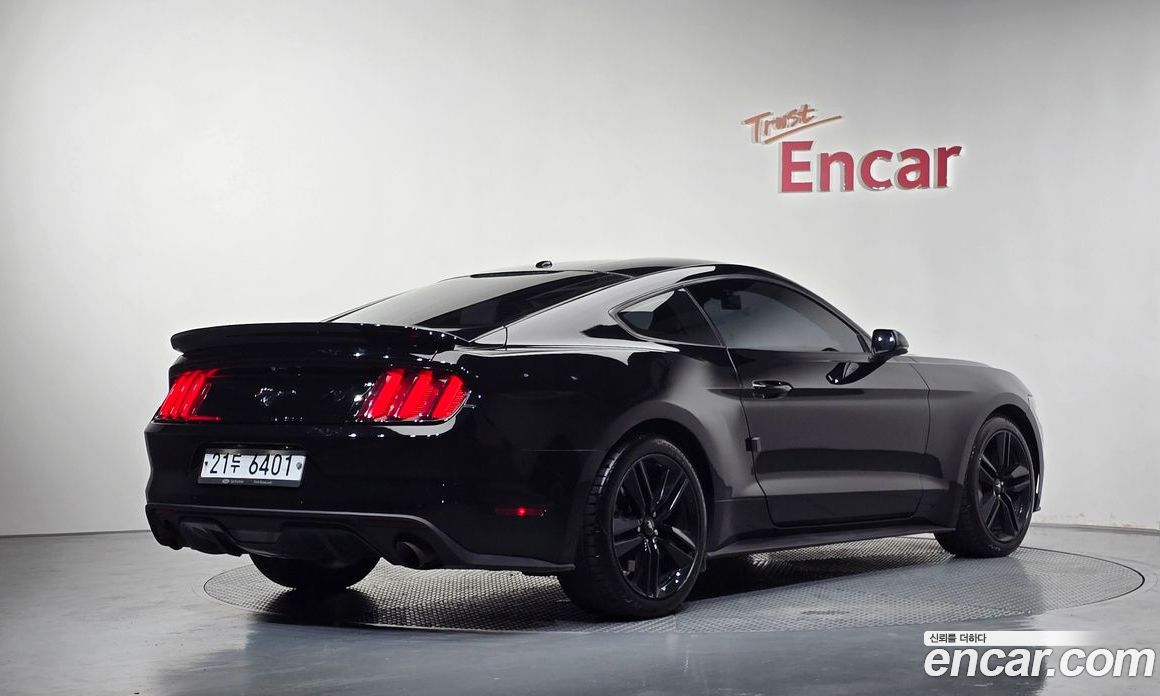 Ford Mustang фото 2