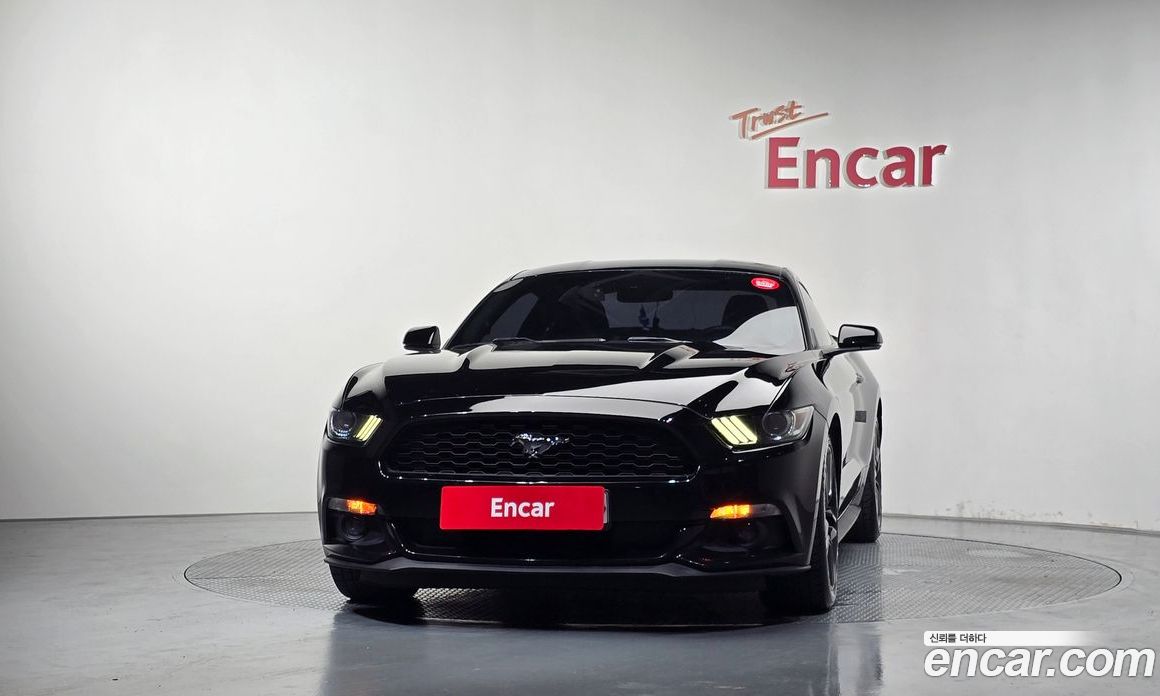 Ford Mustang фото 3