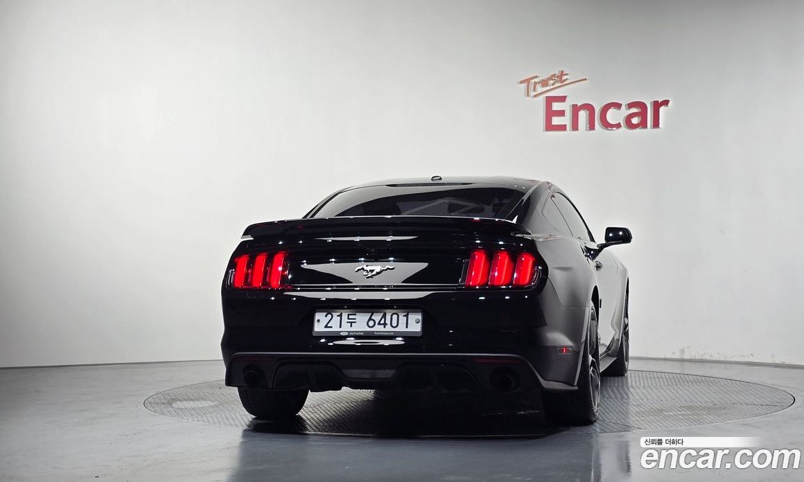 Ford Mustang фото 4