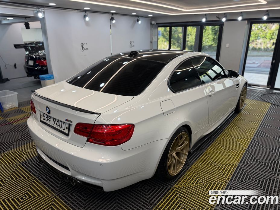 BMW M3 (E90) фото 8