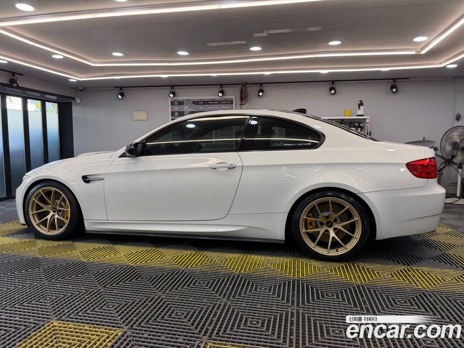 BMW M3 (E90) фото 14