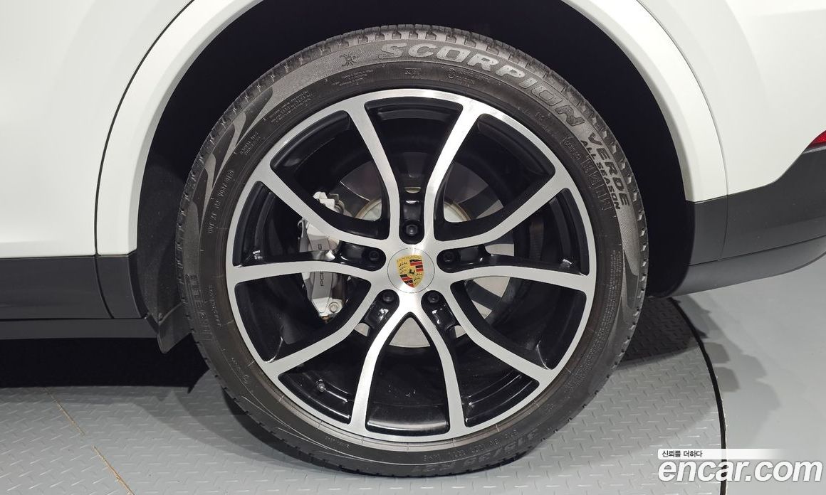 Porsche Cayenne 3rd Gen фото 21
