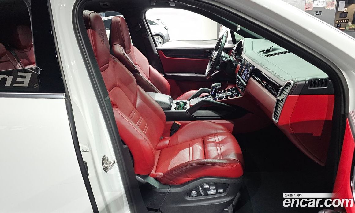 Porsche Cayenne 3rd Gen фото 26
