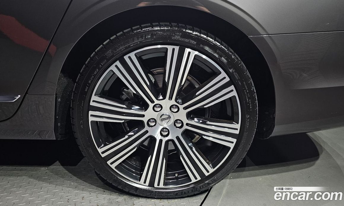 Volvo S90 фото 21