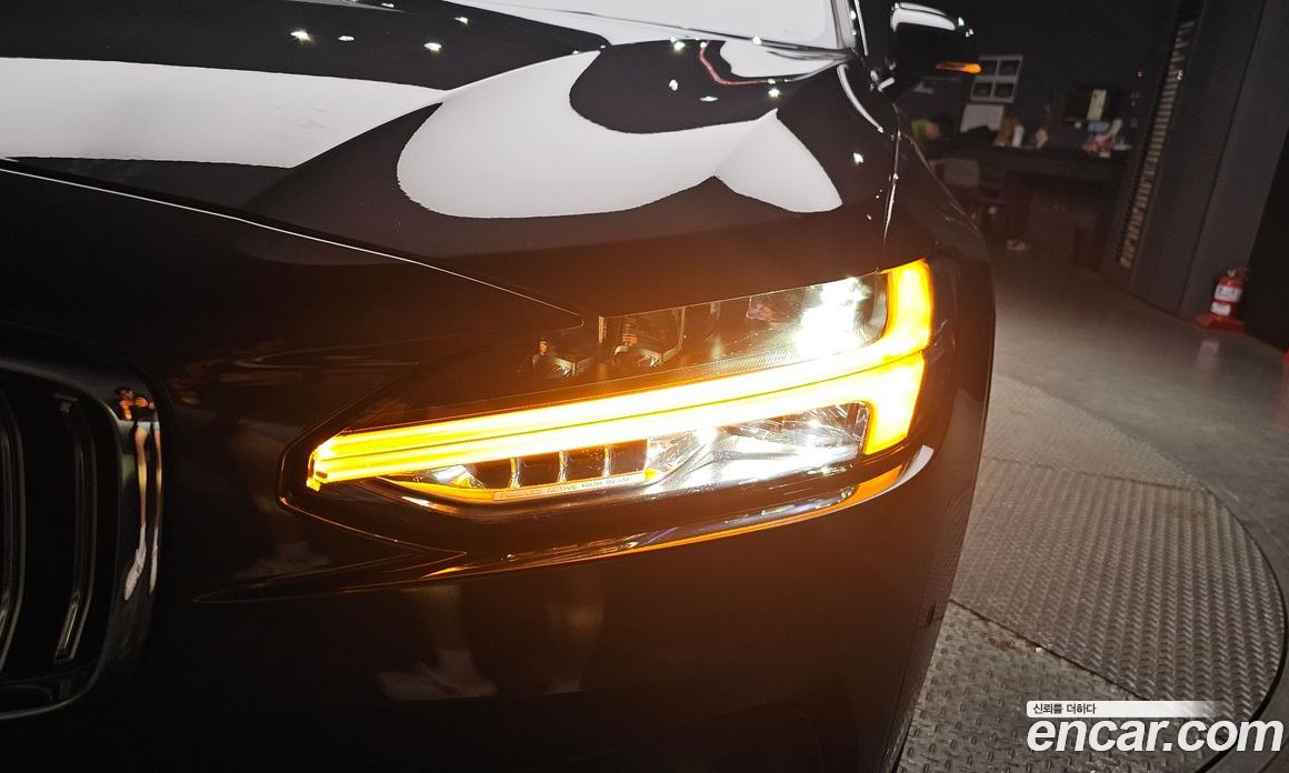 Volvo S90 фото 22