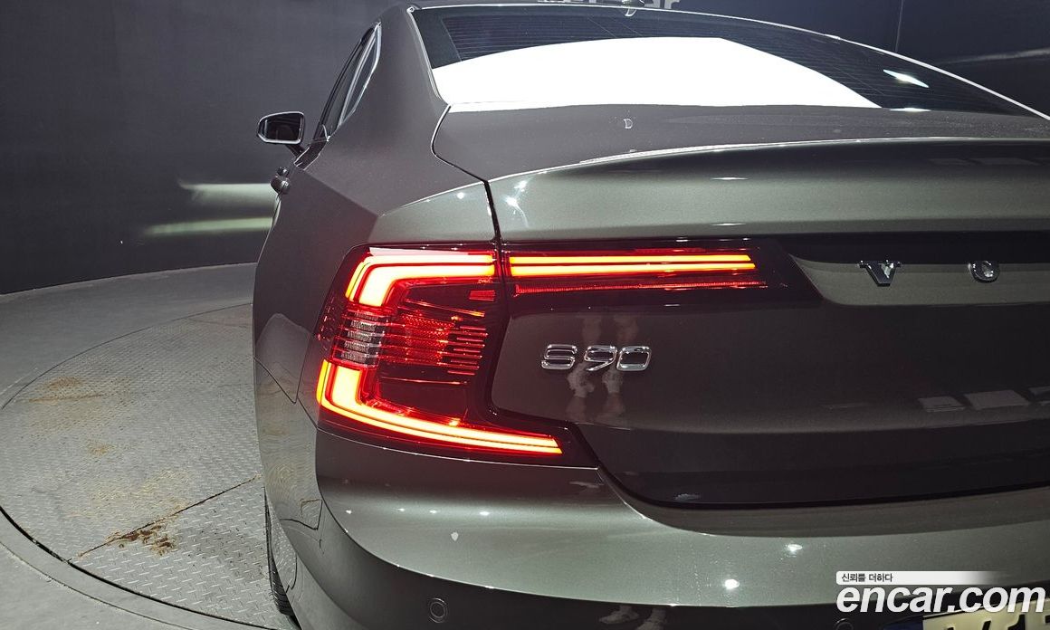 Volvo S90 фото 23