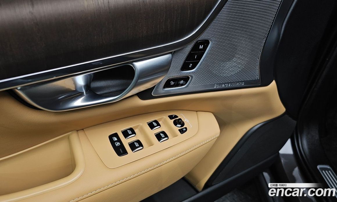 Volvo S90 фото 30