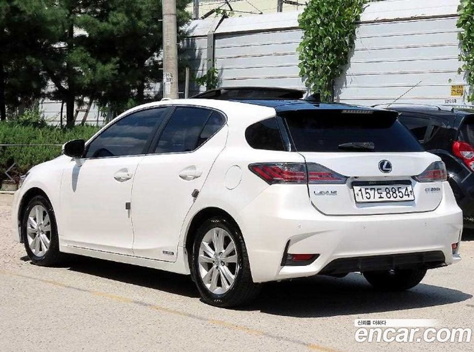 Lexus CT200h фото 3