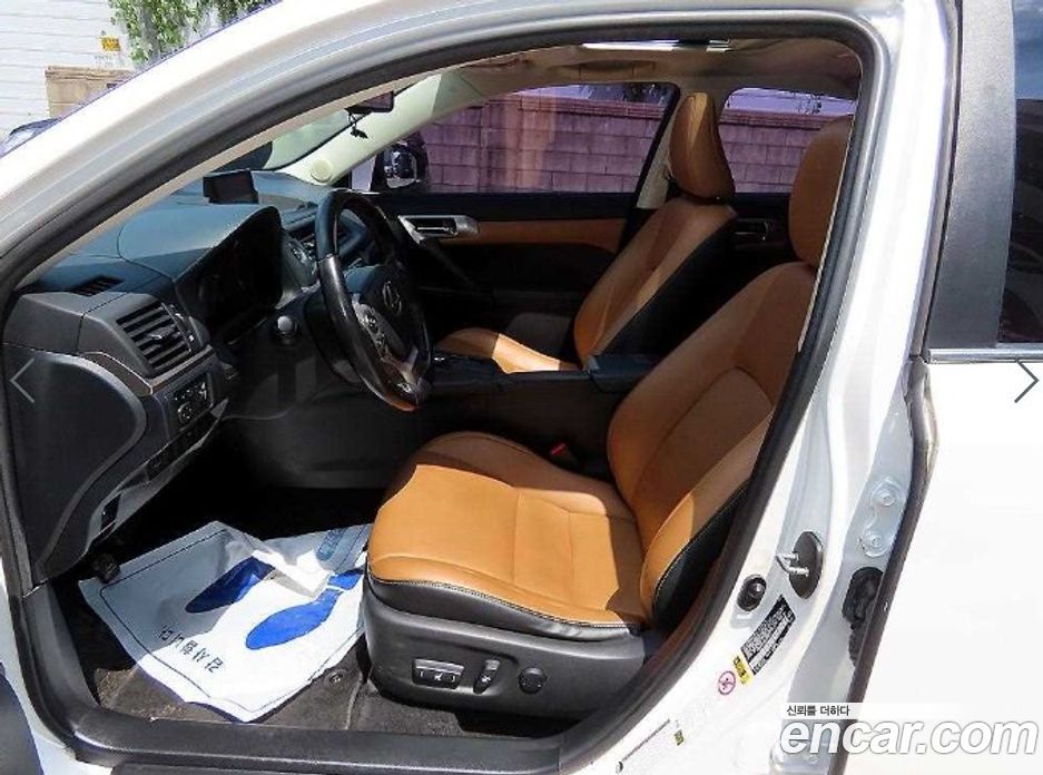 Lexus CT200h фото 5