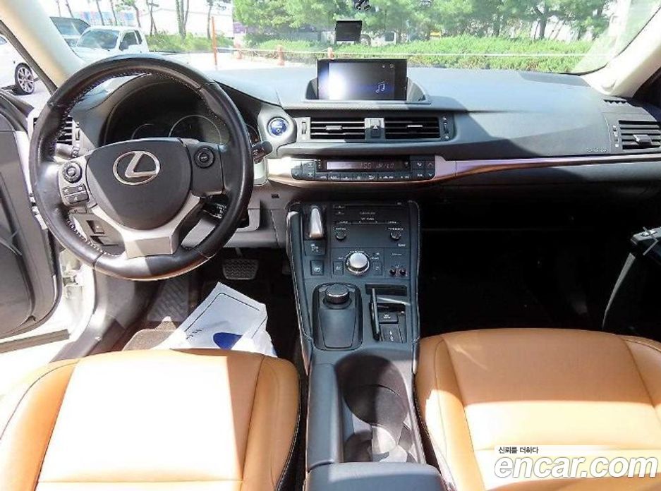 Lexus CT200h фото 7