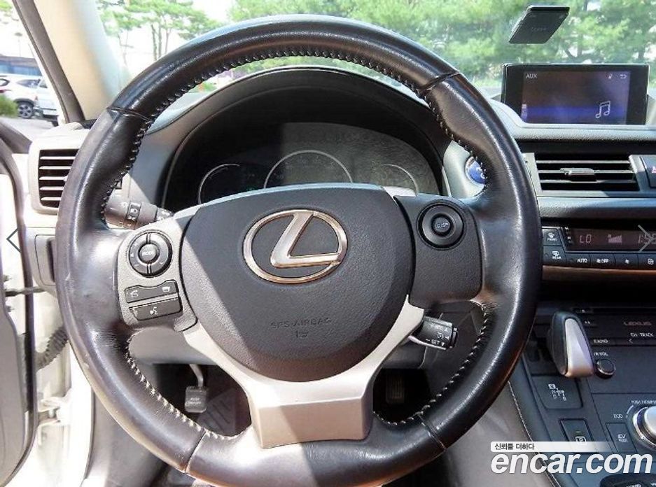 Lexus CT200h фото 8