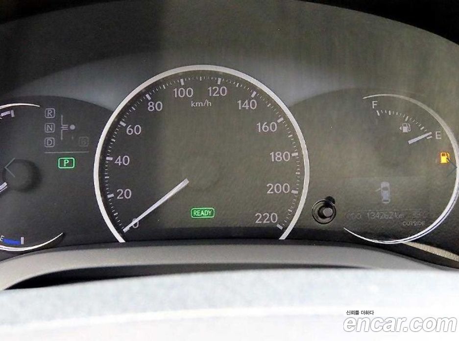 Lexus CT200h фото 9