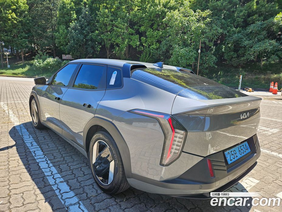 Kia EV4 фото 3