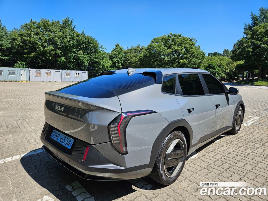 Kia EV4 фото 5
