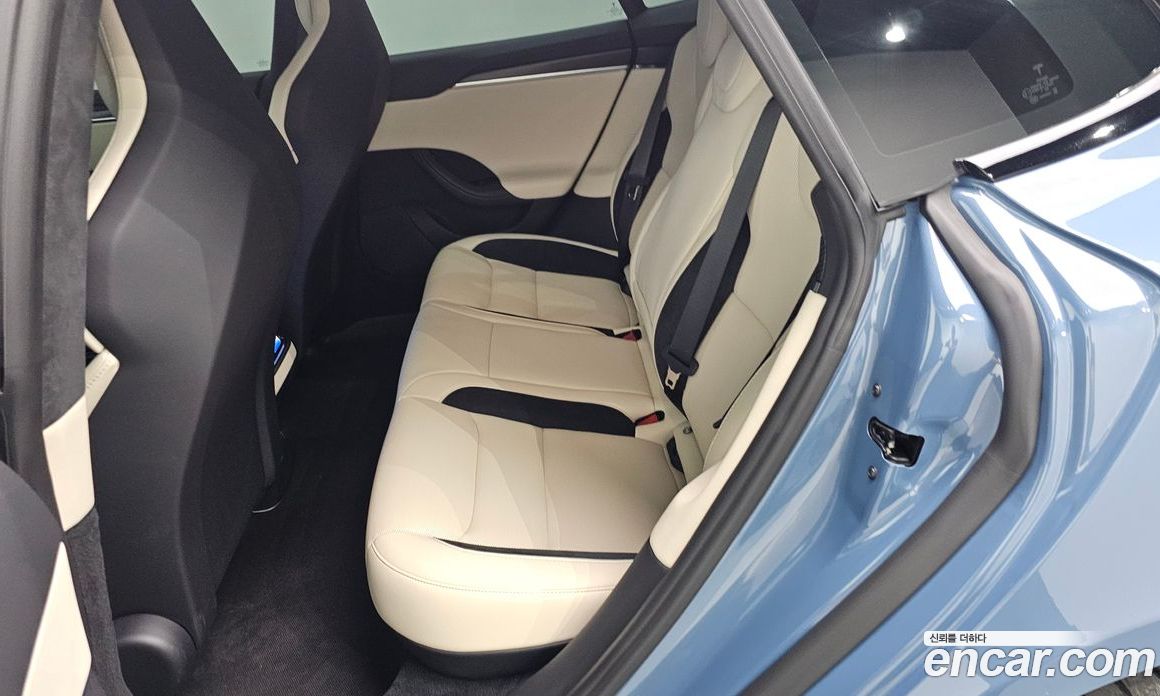 Tesla Model S фото 11